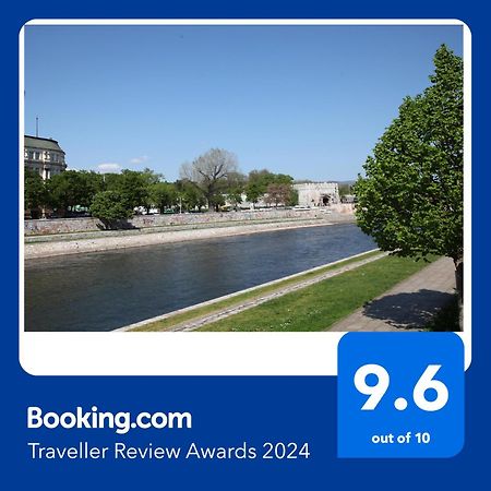 65 Square Meters Designer Apartment In Heart Of City - River View ! Park For Free Nis Exterior foto