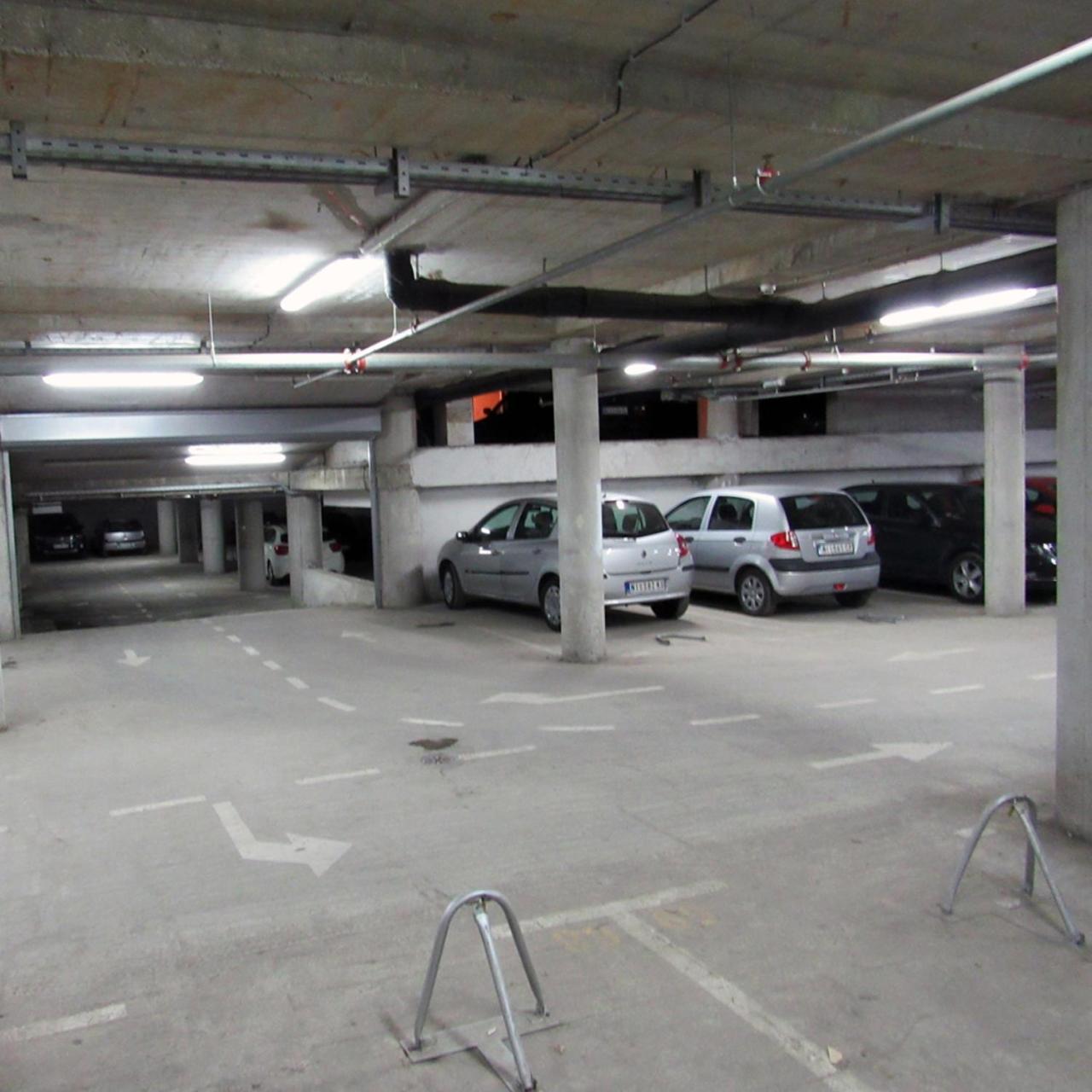 65 Square Meters Designer Apartment In Heart Of City - River View ! Park For Free Nis Exterior foto