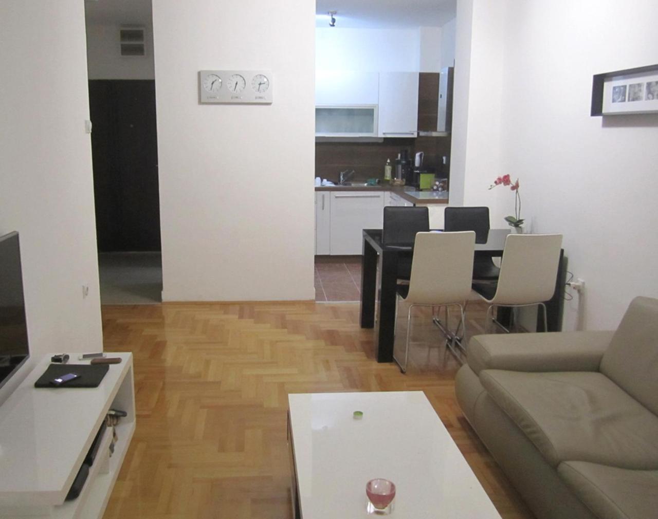 65 Square Meters Designer Apartment In Heart Of City - River View ! Park For Free Nis Exterior foto