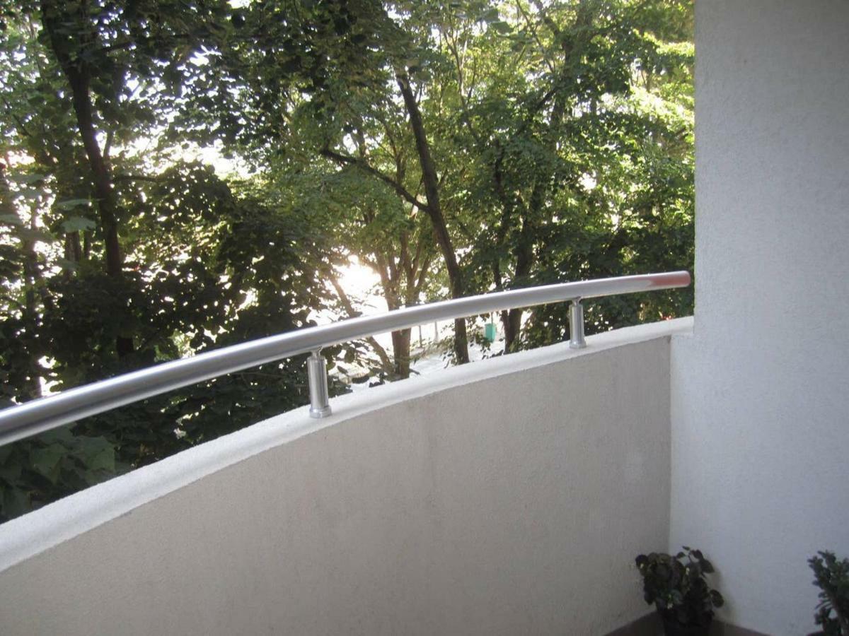 65 Square Meters Designer Apartment In Heart Of City - River View ! Park For Free Nis Exterior foto