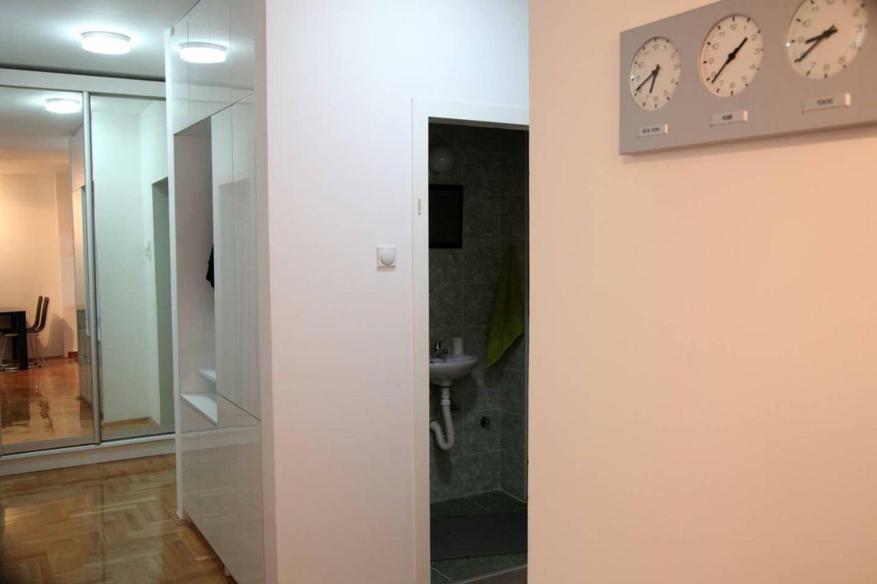 65 Square Meters Designer Apartment In Heart Of City - River View ! Park For Free Nis Exterior foto