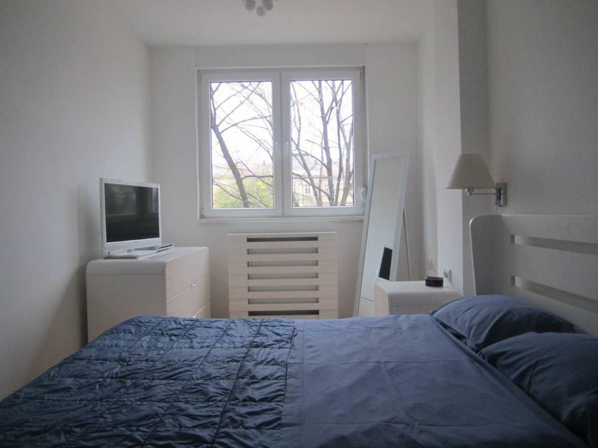 65 Square Meters Designer Apartment In Heart Of City - River View ! Park For Free Nis Exterior foto