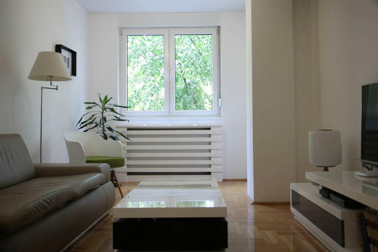 65 Square Meters Designer Apartment In Heart Of City - River View ! Park For Free Nis Exterior foto