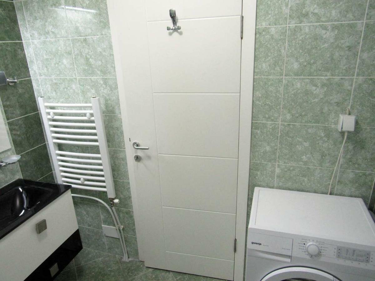 65 Square Meters Designer Apartment In Heart Of City - River View ! Park For Free Nis Exterior foto