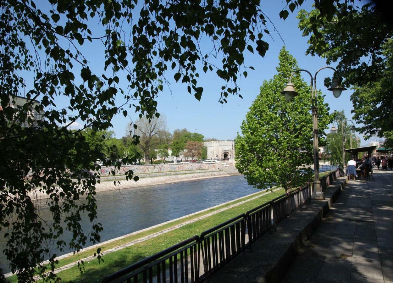 65 Square Meters Designer Apartment In Heart Of City - River View ! Park For Free Nis Exterior foto