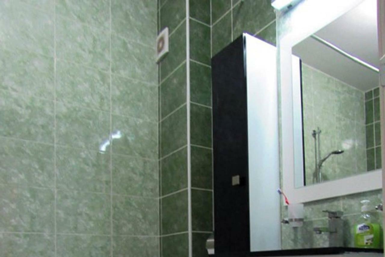 65 Square Meters Designer Apartment In Heart Of City - River View ! Park For Free Nis Exterior foto