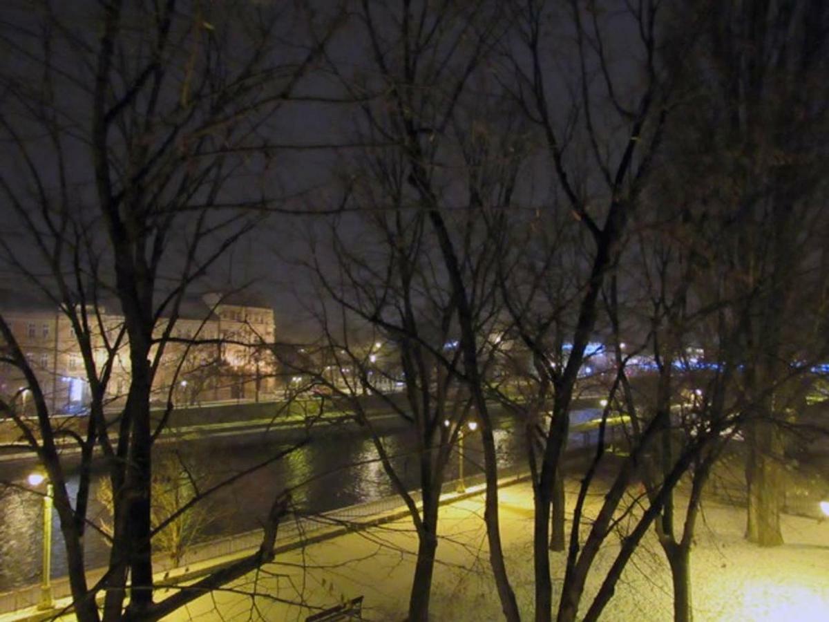 65 Square Meters Designer Apartment In Heart Of City - River View ! Park For Free Nis Exterior foto