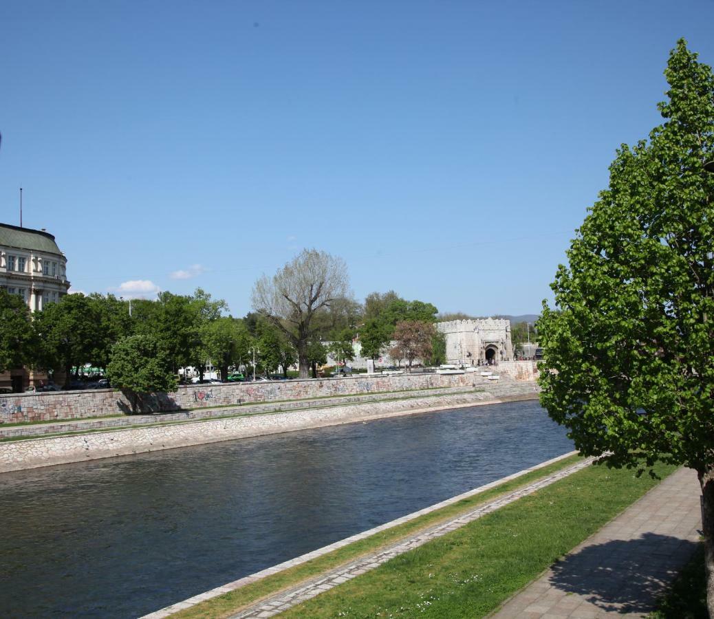65 Square Meters Designer Apartment In Heart Of City - River View ! Park For Free Nis Exterior foto