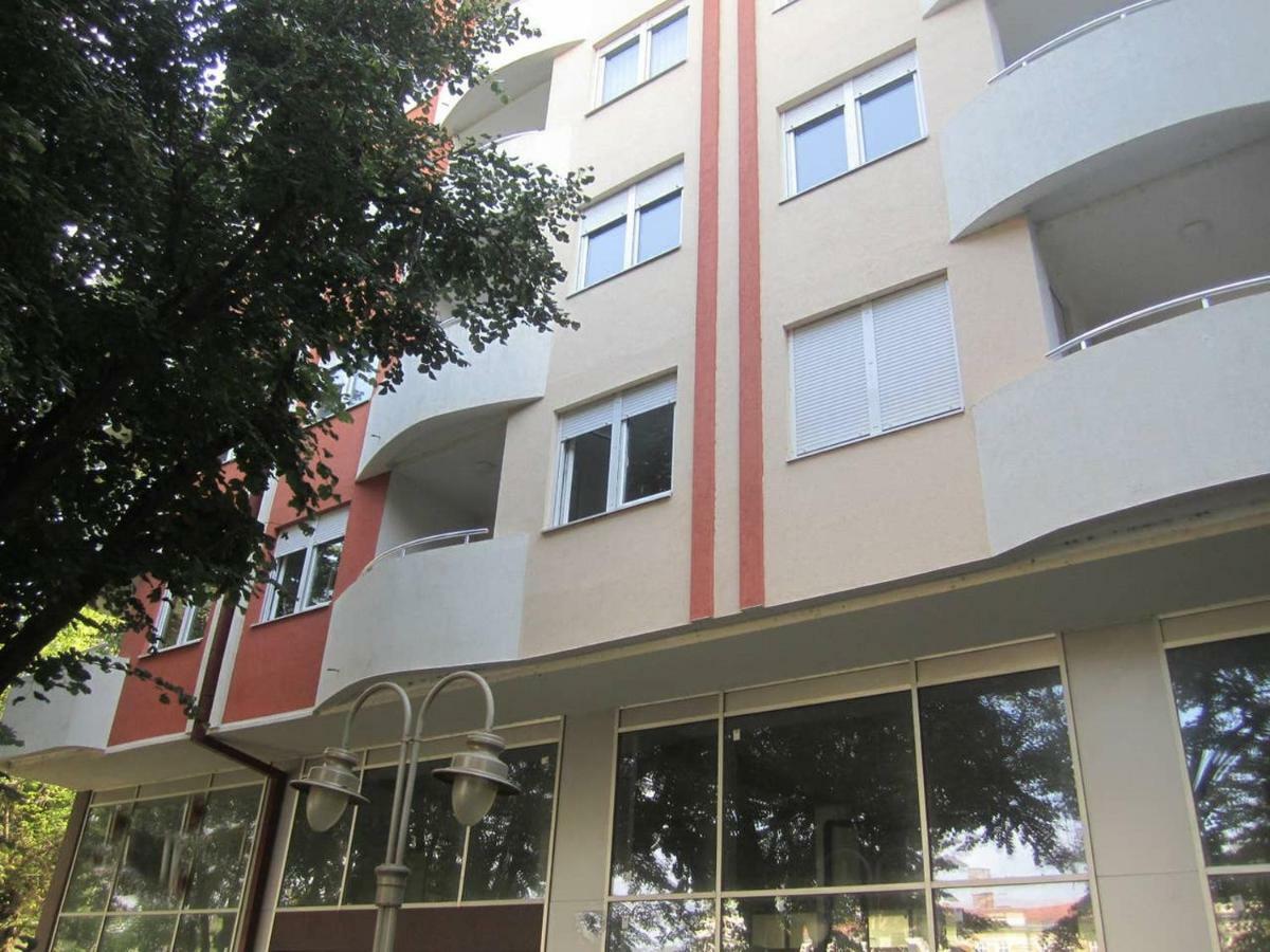 65 Square Meters Designer Apartment In Heart Of City - River View ! Park For Free Nis Exterior foto