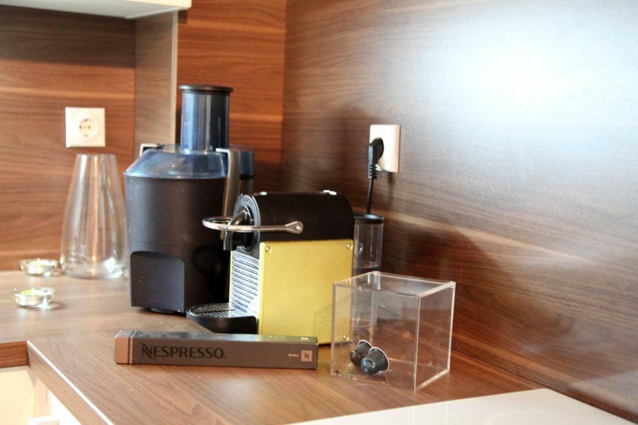65 Square Meters Designer Apartment In Heart Of City - River View ! Park For Free Nis Exterior foto