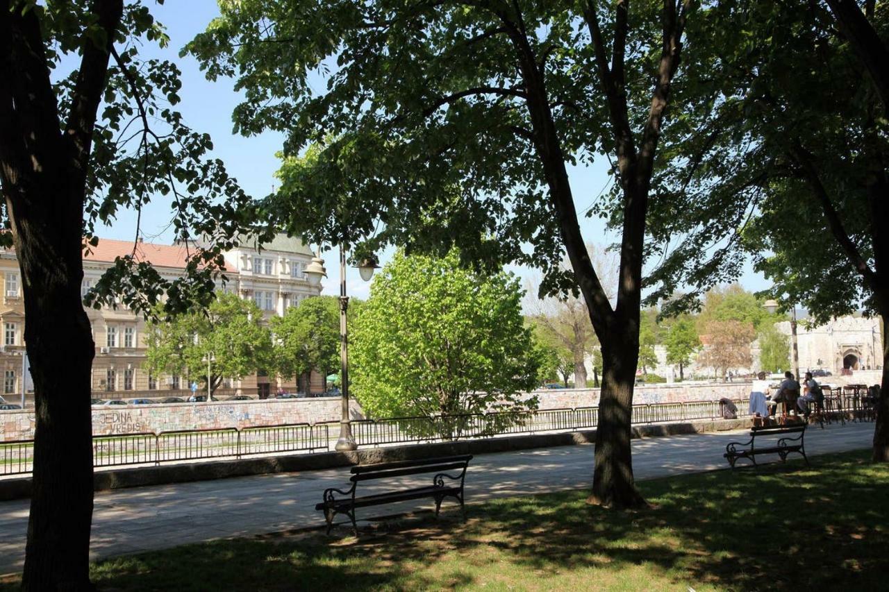 65 Square Meters Designer Apartment In Heart Of City - River View ! Park For Free Nis Exterior foto