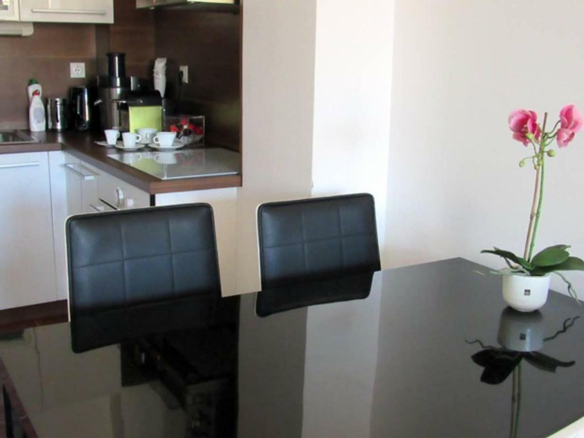 65 Square Meters Designer Apartment In Heart Of City - River View ! Park For Free Nis Exterior foto