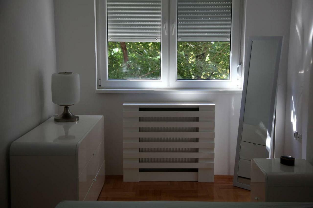 65 Square Meters Designer Apartment In Heart Of City - River View ! Park For Free Nis Exterior foto