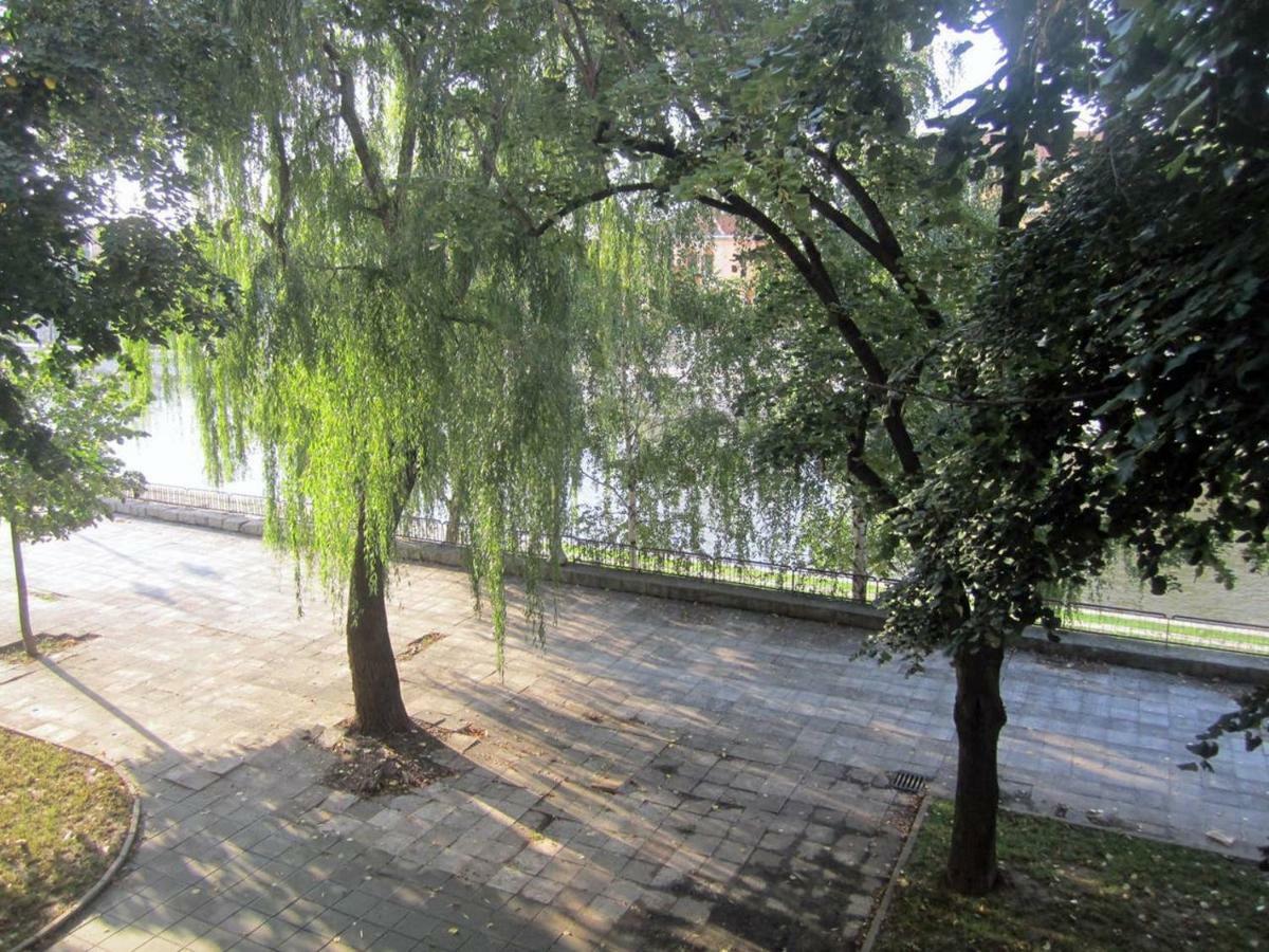 65 Square Meters Designer Apartment In Heart Of City - River View ! Park For Free Nis Exterior foto