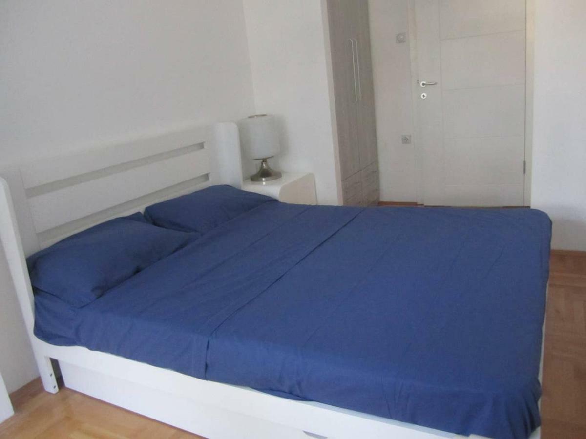 65 Square Meters Designer Apartment In Heart Of City - River View ! Park For Free Nis Exterior foto