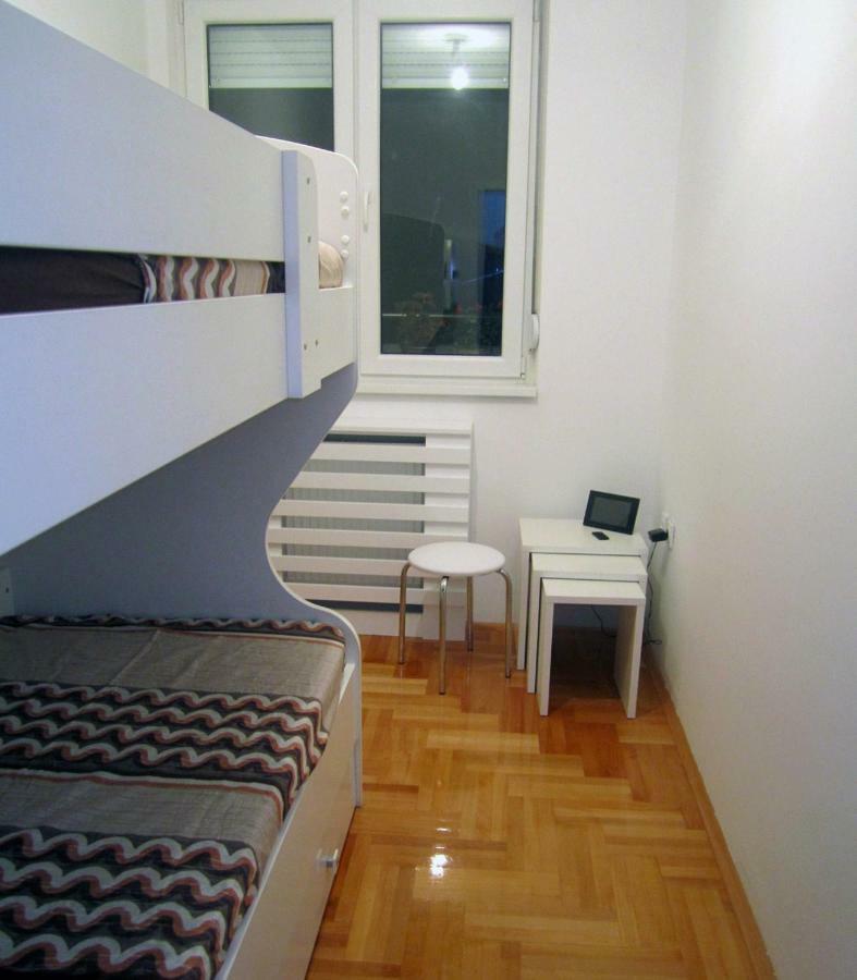 65 Square Meters Designer Apartment In Heart Of City - River View ! Park For Free Nis Exterior foto