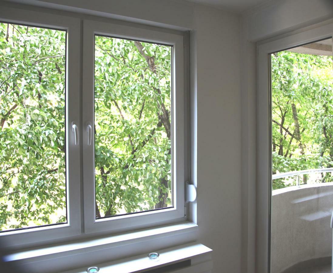 65 Square Meters Designer Apartment In Heart Of City - River View ! Park For Free Nis Exterior foto
